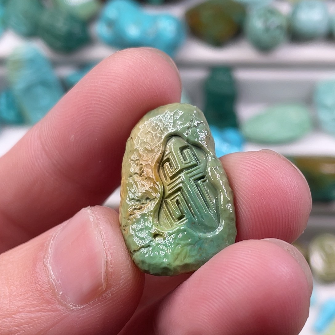 蘑***菇绿松石未镶嵌颈饰