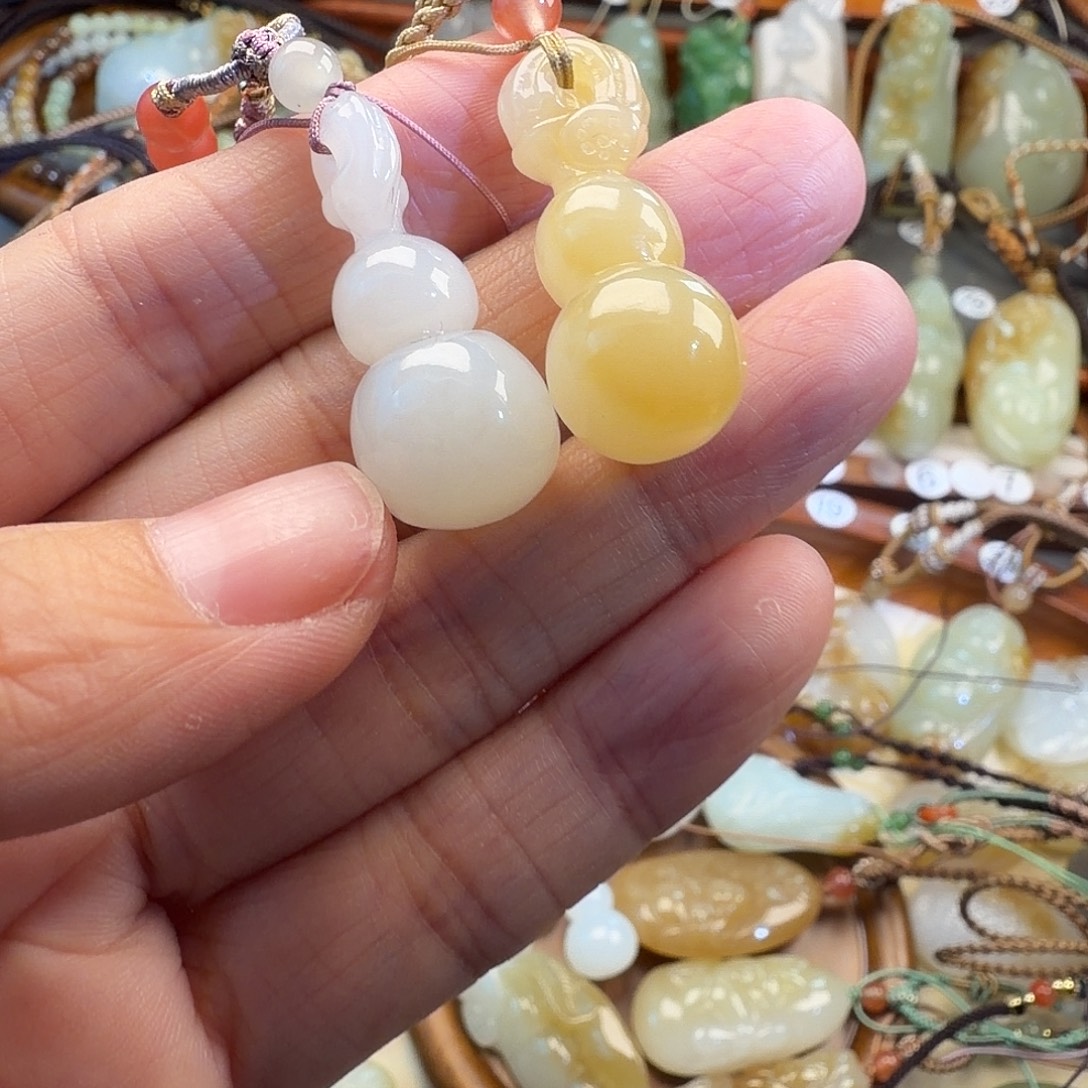 崔***泡和田玉未镶嵌颈饰