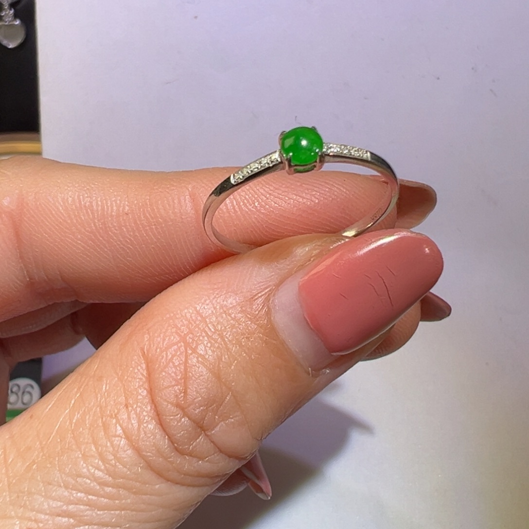 翡翠颈饰18K金镶嵌戒指