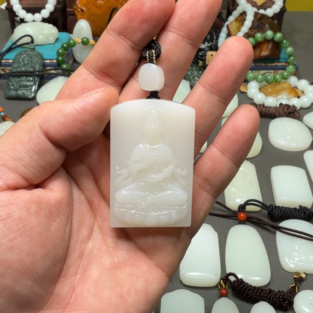 和田玉颈饰未镶嵌快***天