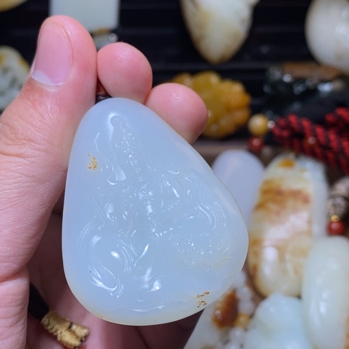 和田玉颈饰未镶嵌最****熊