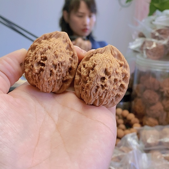 【闪购商品】把件文玩核桃37.5红狮子