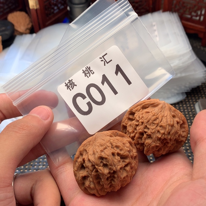 文玩核桃吊坠龙洞峪