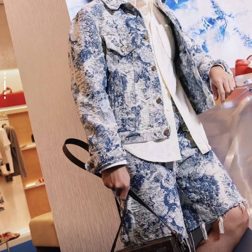 99新 LouisVuitton/路易威登 3391/蓝色logo皮牌图案短裤/31码