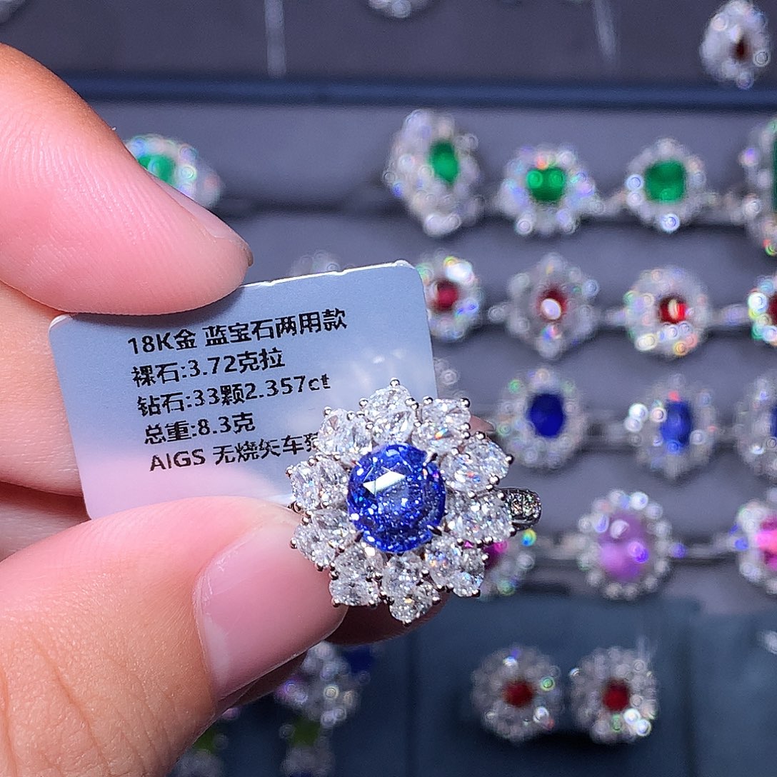 18K金镶嵌蓝宝石戒指