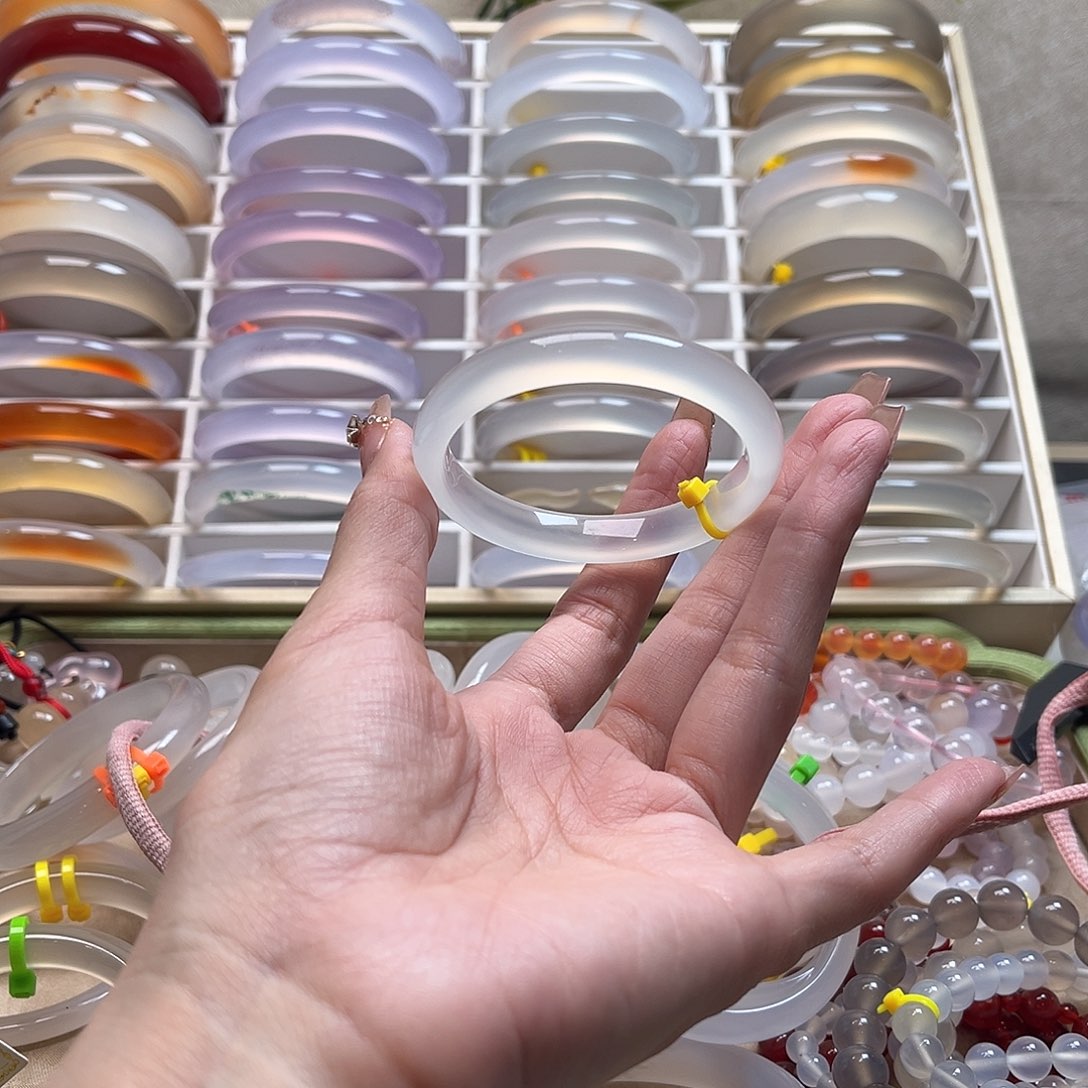 ****.玛瑙/玉髓未镶嵌手镯