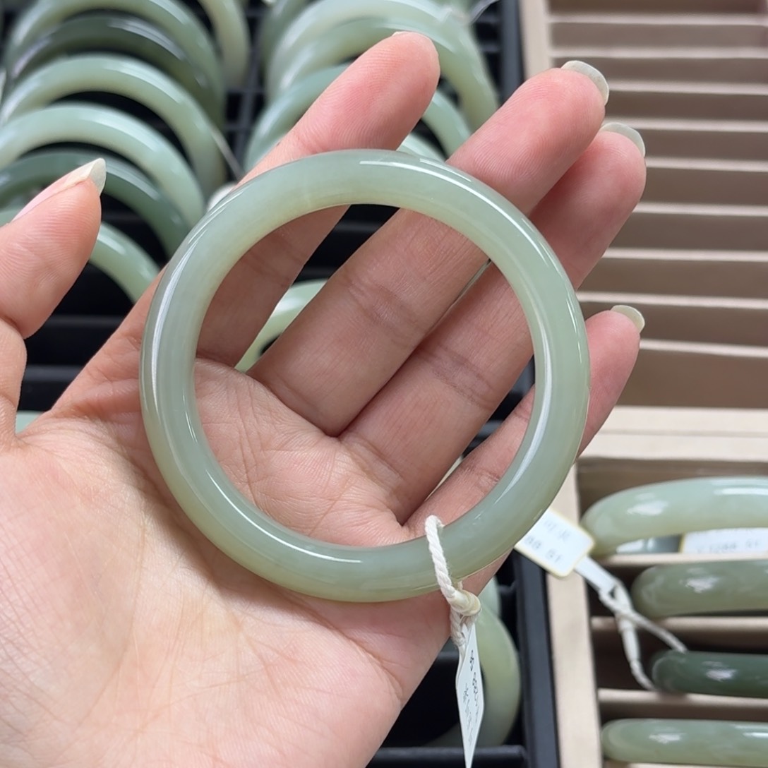 和田玉手镯未镶嵌梦**紫