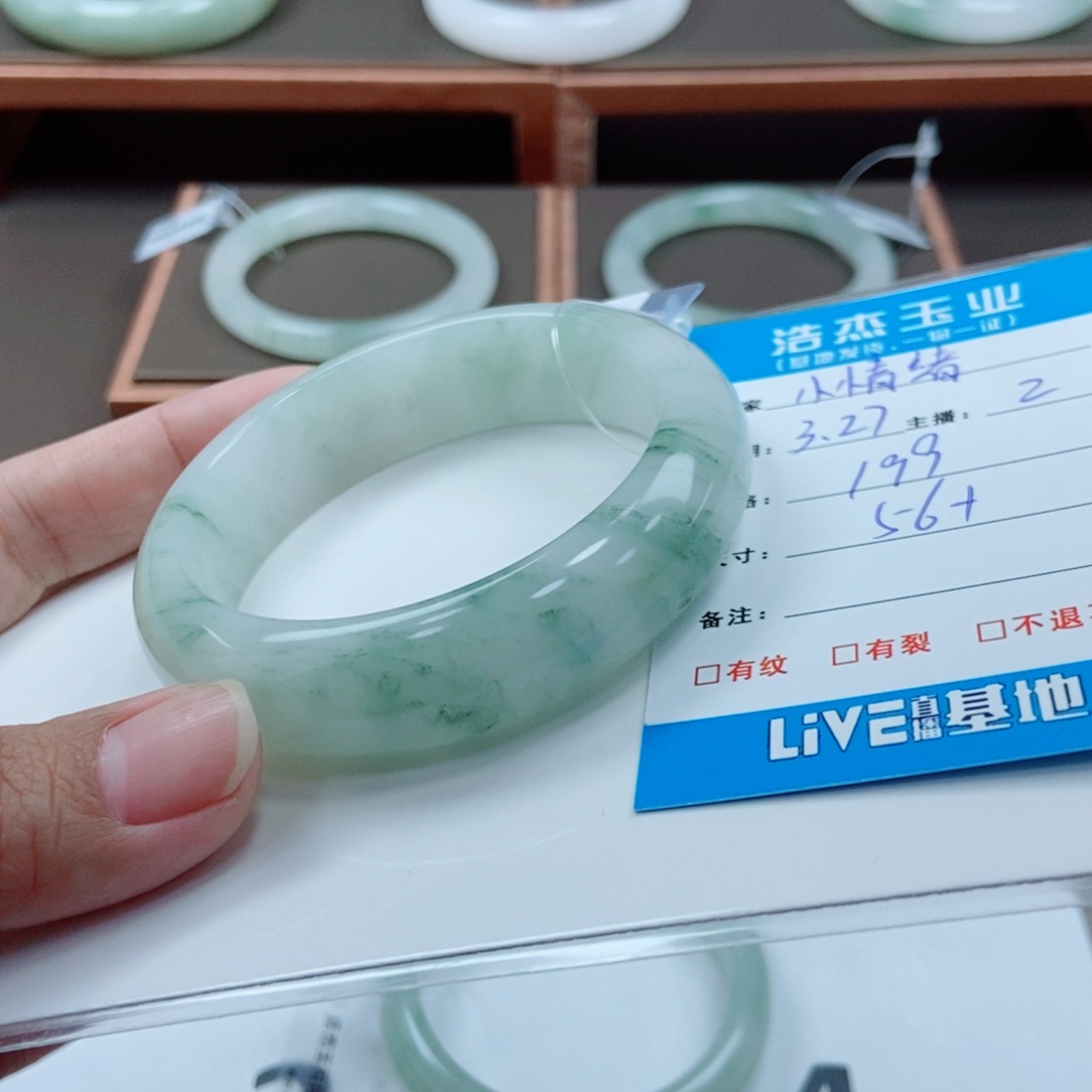 石英质玉未镶嵌手镯小**、