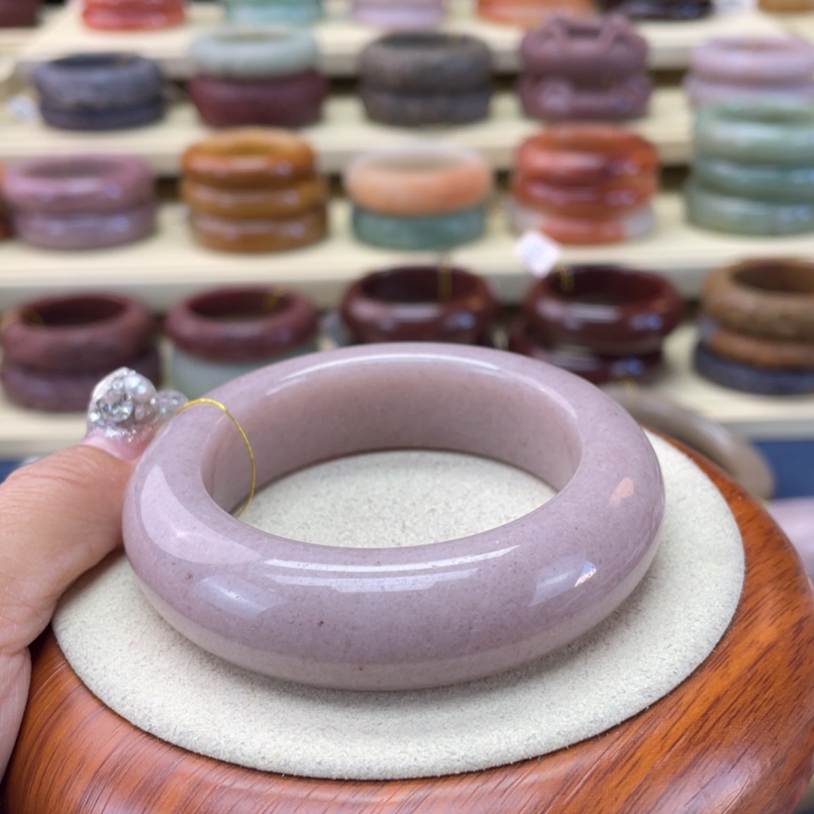 【闪购商品】石英质玉手镯未镶嵌哇*哒