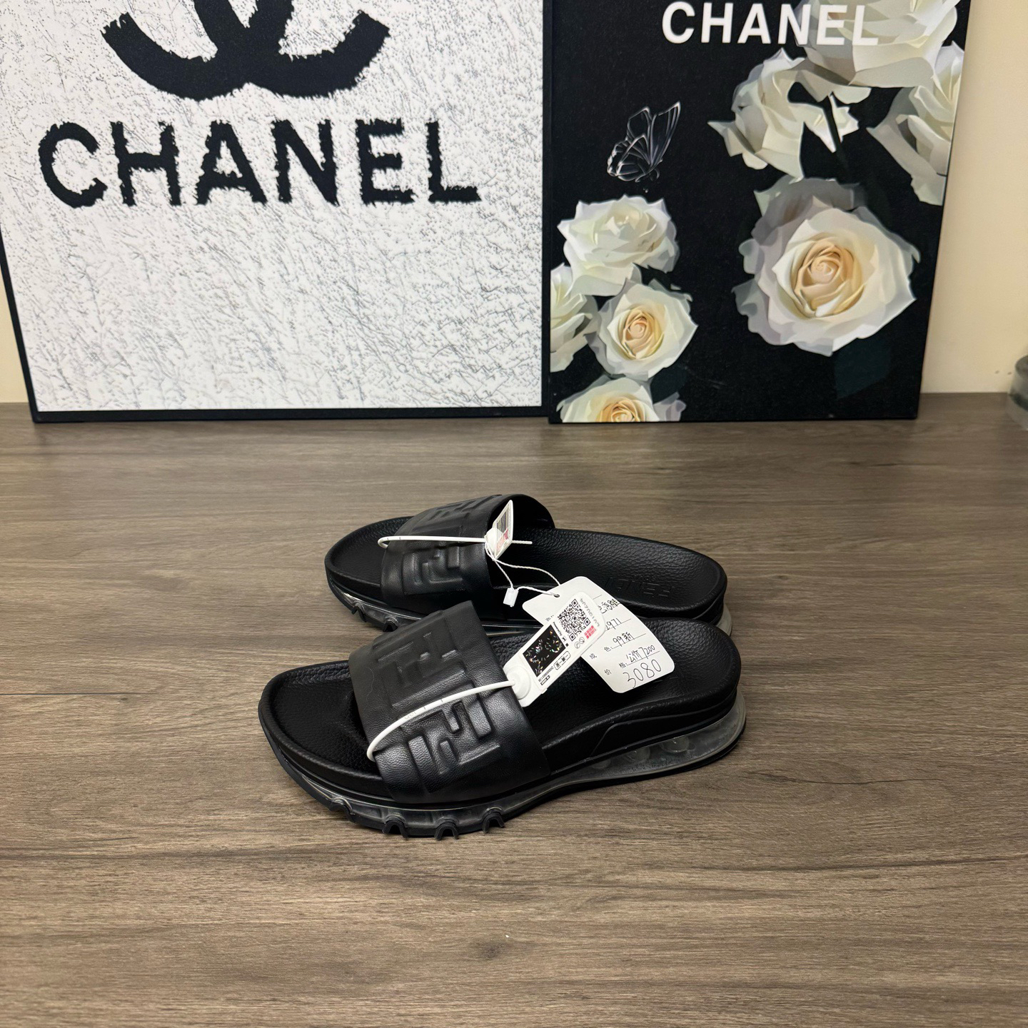 99新 FENDI/芬迪 一字拖鞋黑色浮雕40码99新公价7200