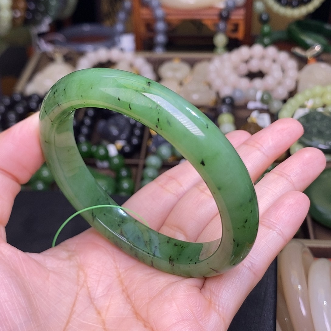 和田玉未镶嵌56.7 碧玉乌兰海手镯清货价