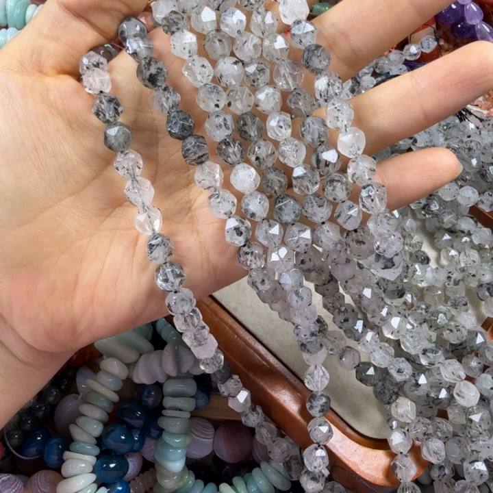 未镶嵌石英质玉（黄龙玉）珠宝奇石卡8切面一条