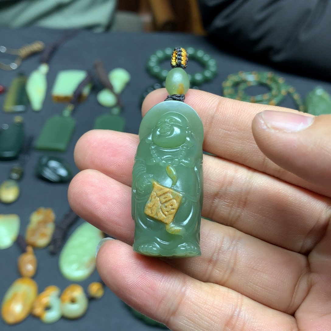 岫岩河磨玉（透闪石质玉）颈饰未镶嵌?****7