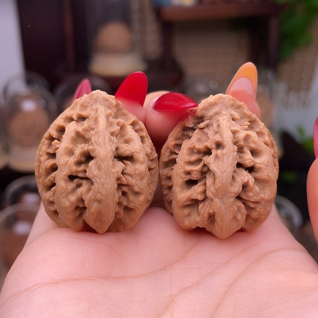 张***麟文玩核桃吊坠红灯笼