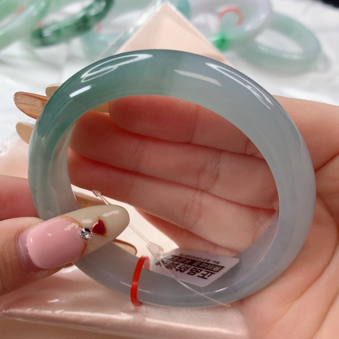 翡翠手镯未镶嵌56.6起胶半山水主播强推！闭眼收！