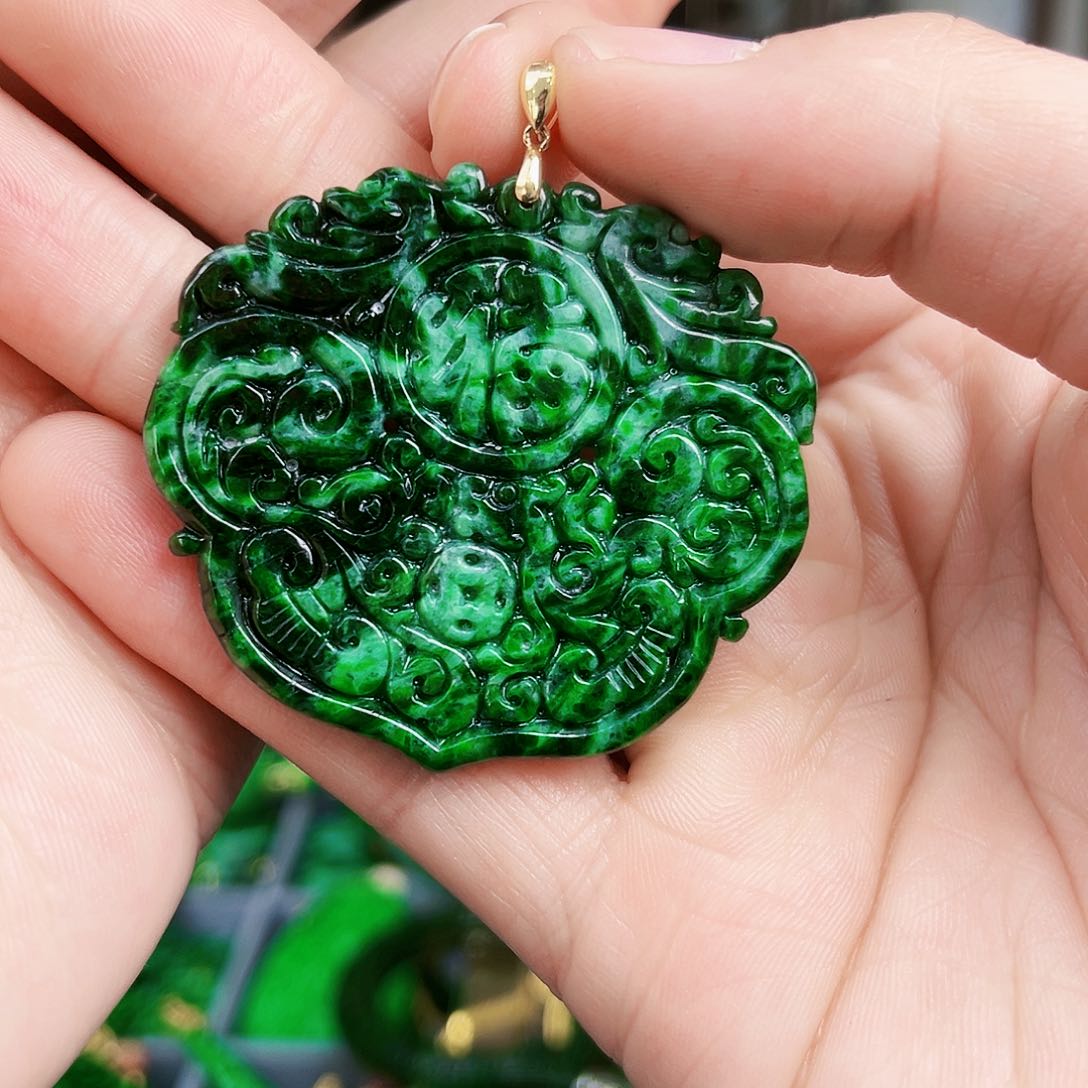 翡翠颈饰18K金镶嵌吊坠