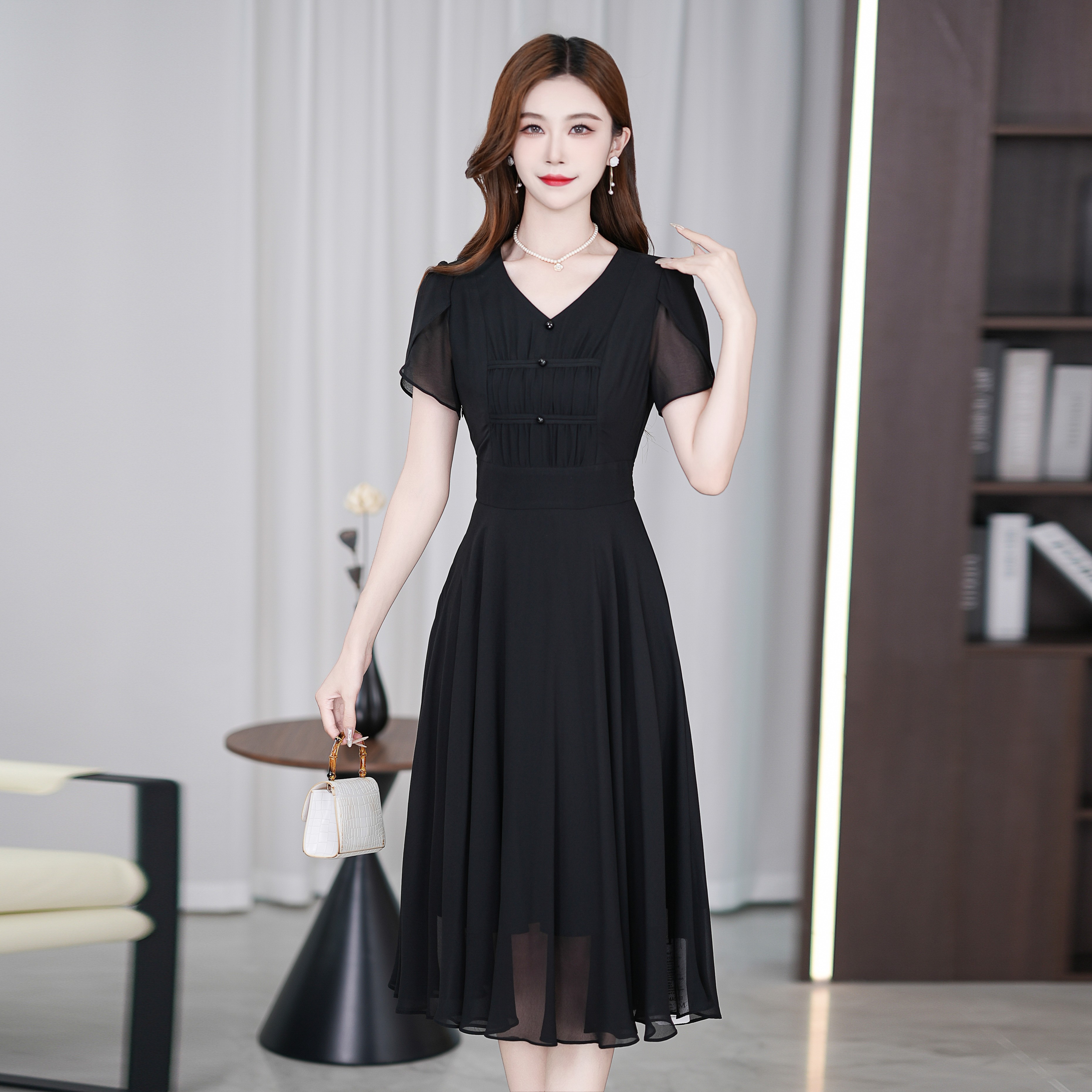 2025夏季时尚气质显瘦轻奢短袖连衣裙法式收腰长裙女