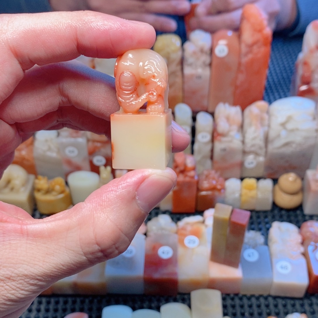 寿山石印石背***蛟手工篆刻