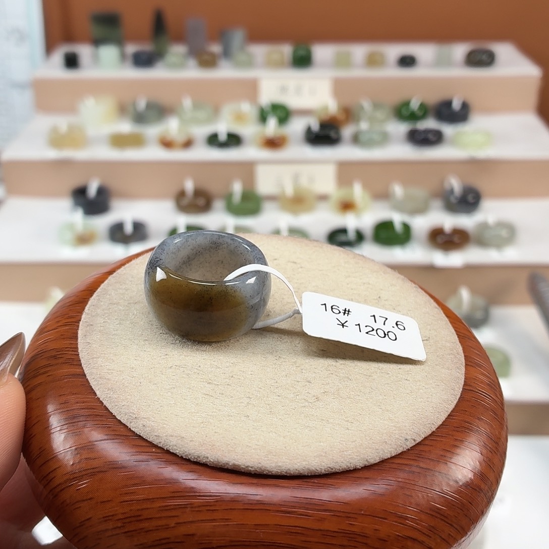 哲***友和田玉未镶嵌戒指内径17,6