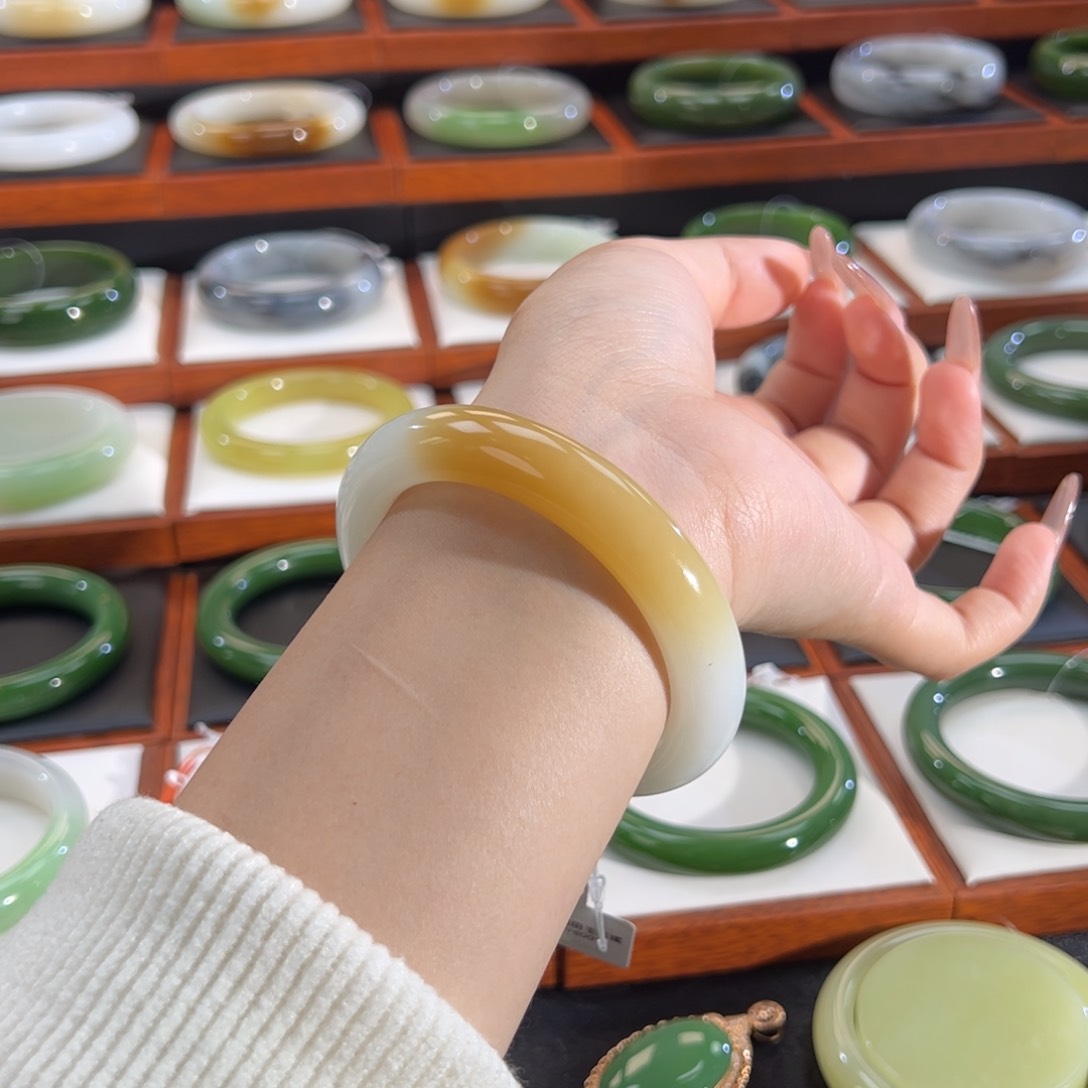 和田玉（糖玉）手镯未镶嵌