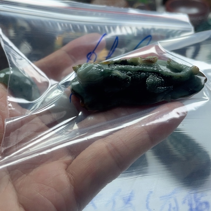 翡翠未镶嵌颈饰成品