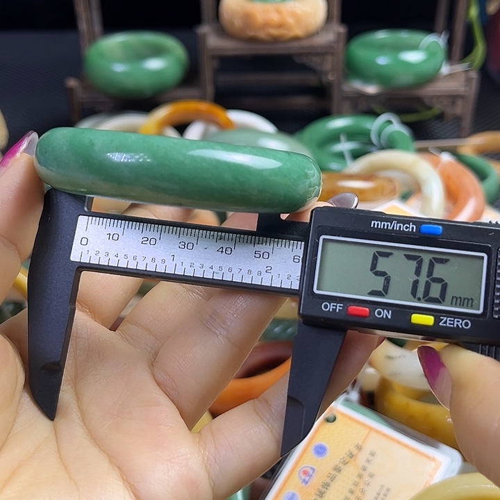 未镶嵌手镯石英质玉