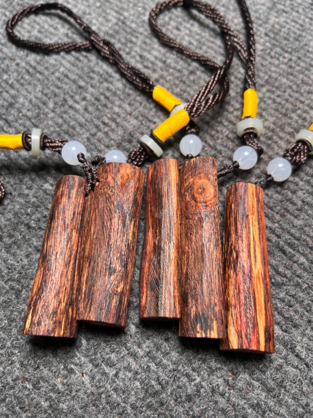 01降真香手把件多样性发其一