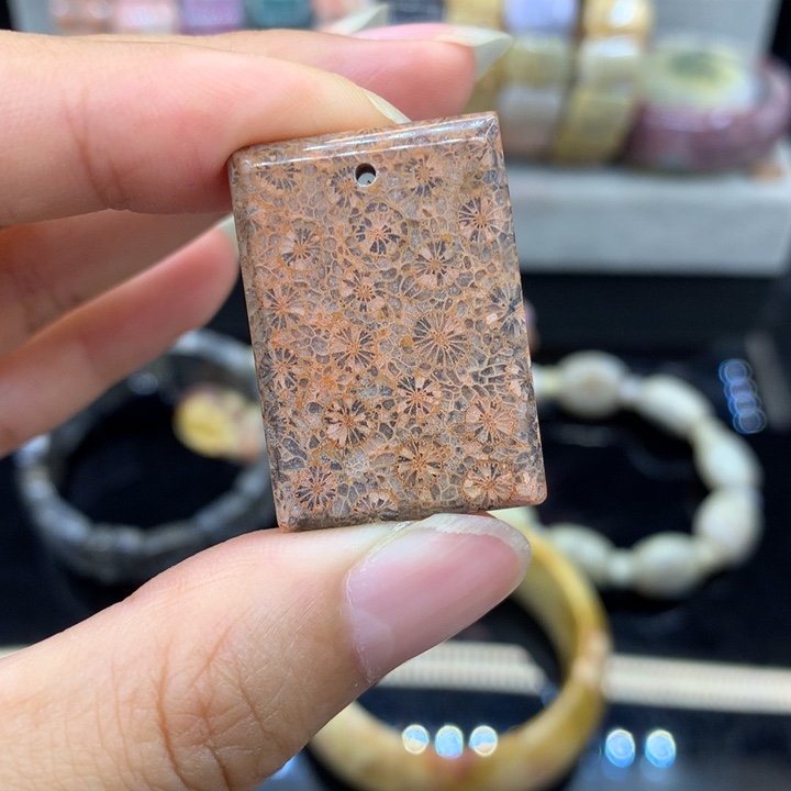 硅化玉颈饰未镶嵌蕾丝花吊坠