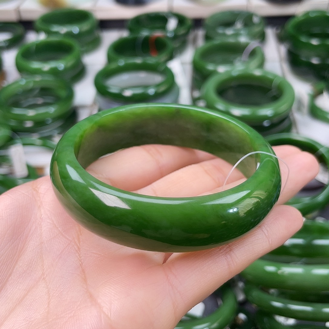 和田玉（碧玉）未镶嵌手镯