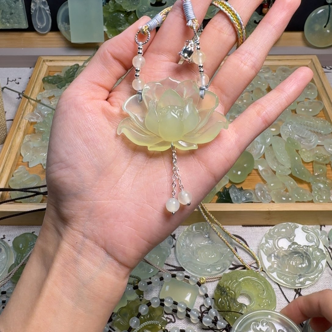 蛇纹石玉颈饰未镶嵌
