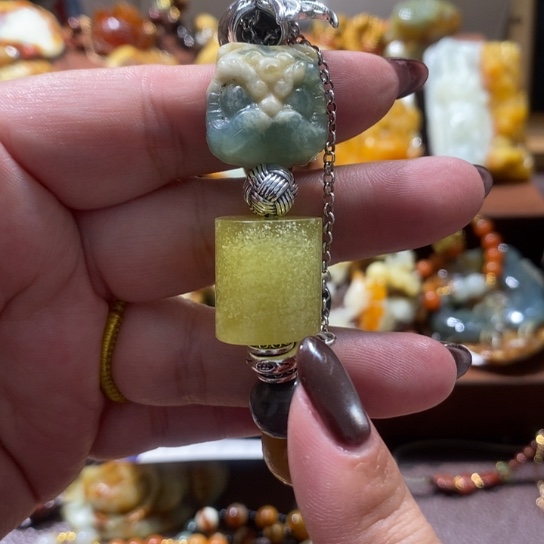 蛇纹石玉未镶嵌颈饰