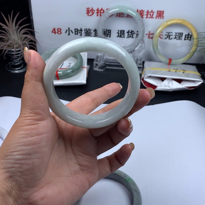 兜***糖未镶嵌手镯翡翠111