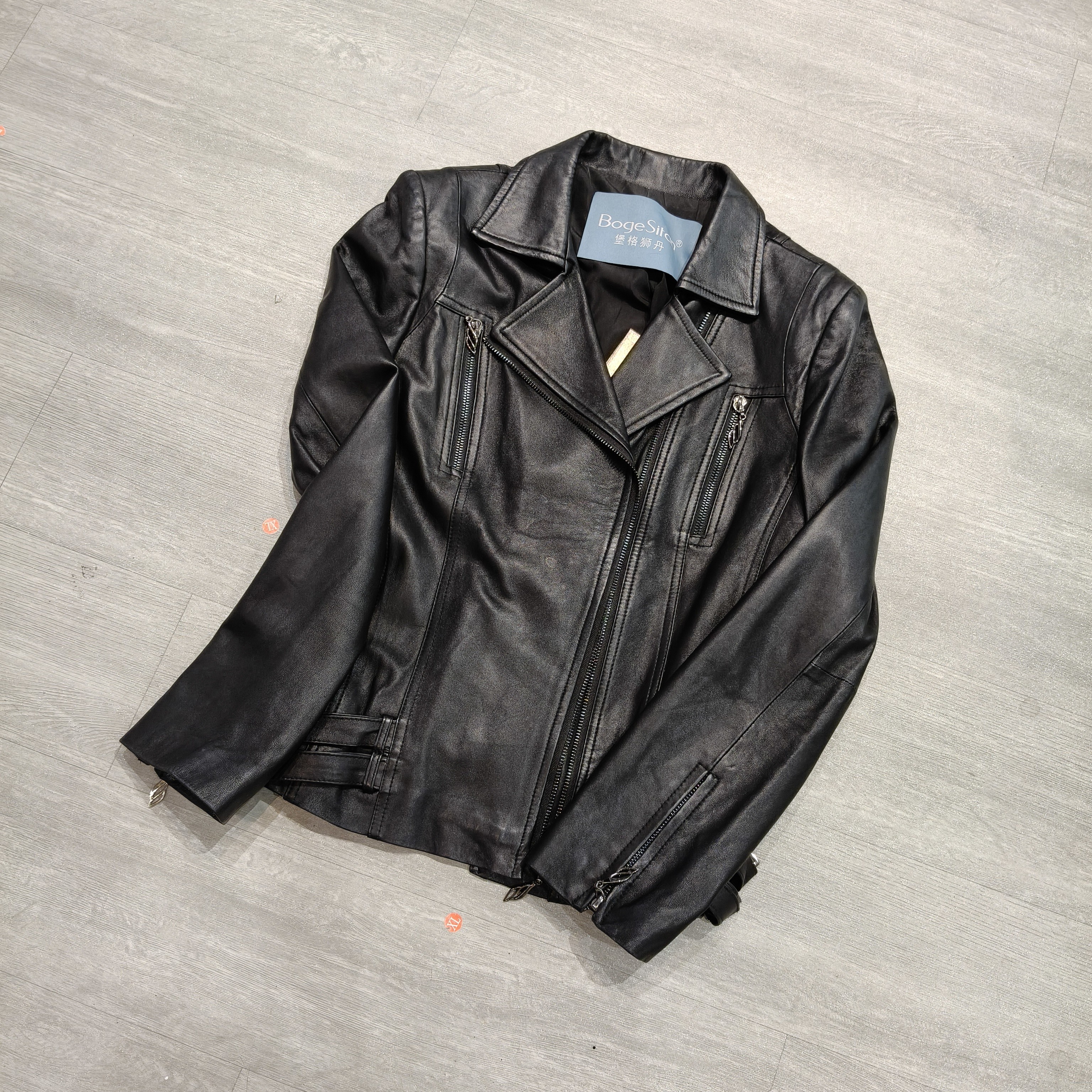 翻领机车短款复古镂空金属拉链皮衣-果梓620