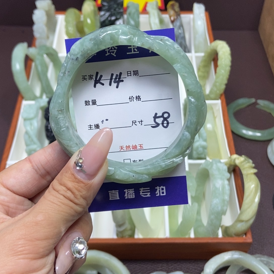 蛇纹石玉手镯未镶嵌