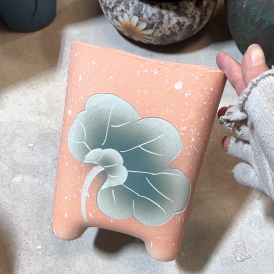 罐默认微瑕，有孔编号13-217