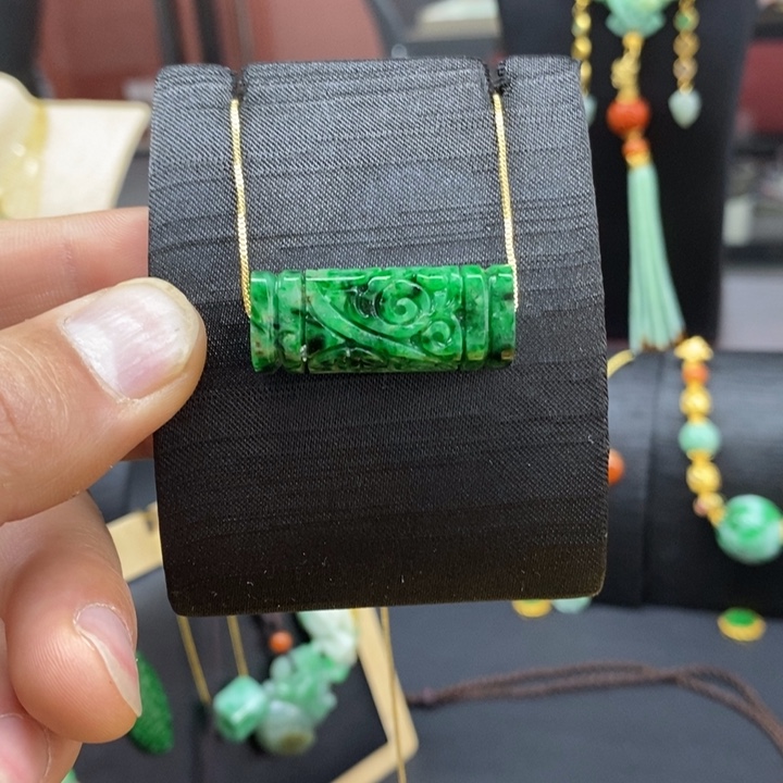 翡翠颈饰未镶嵌吊坠