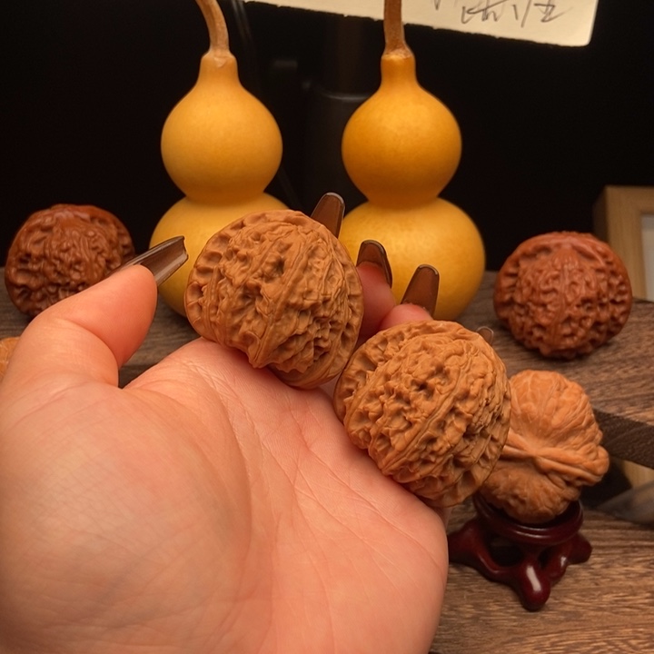 文玩核桃吊坠白狮子福利款
