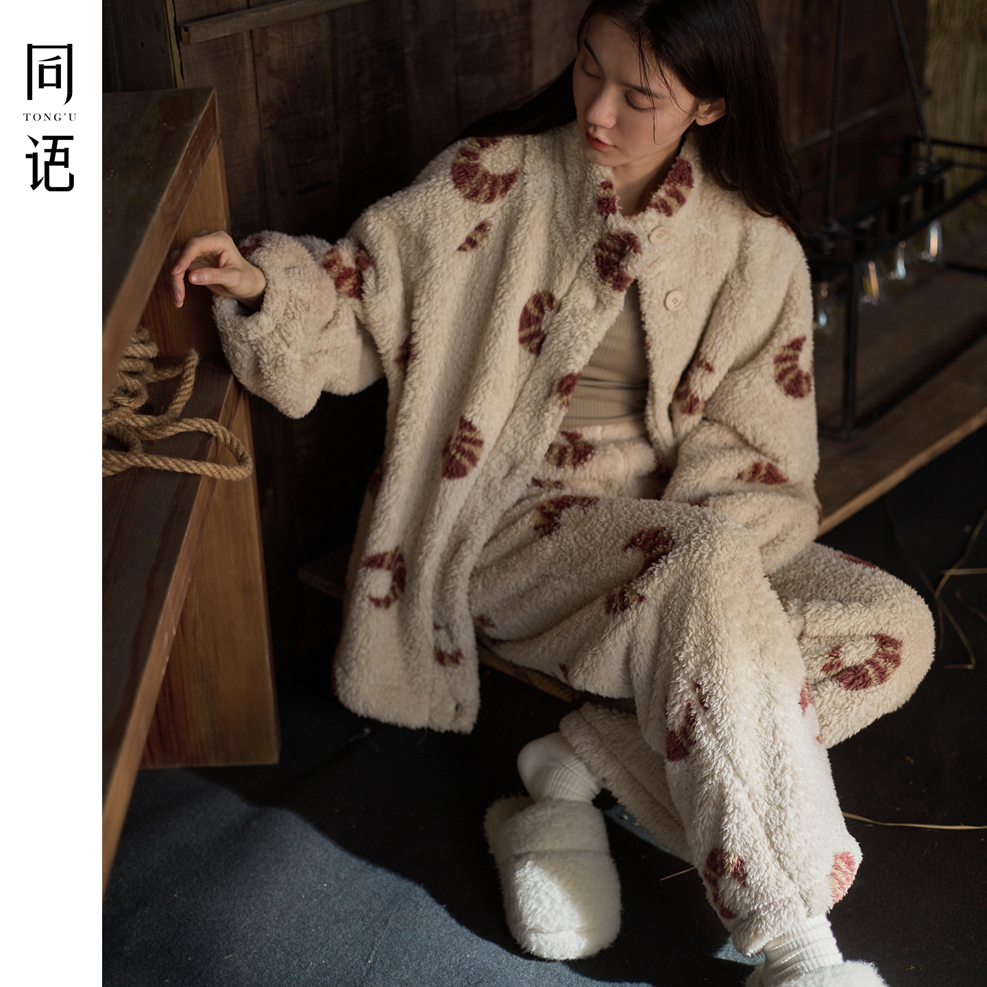 同语睡衣女款新款秋冬珊瑚绒防静电家居服加绒加厚法兰绒长袖套装