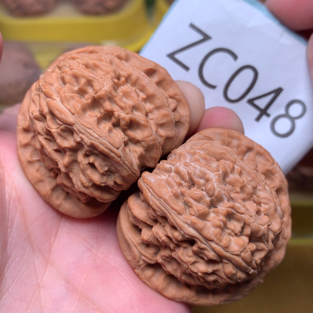 文玩核桃把件红皮球白44