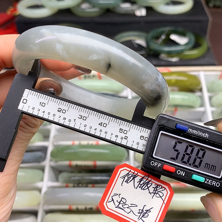 蛇纹石玉手镯未镶嵌1028