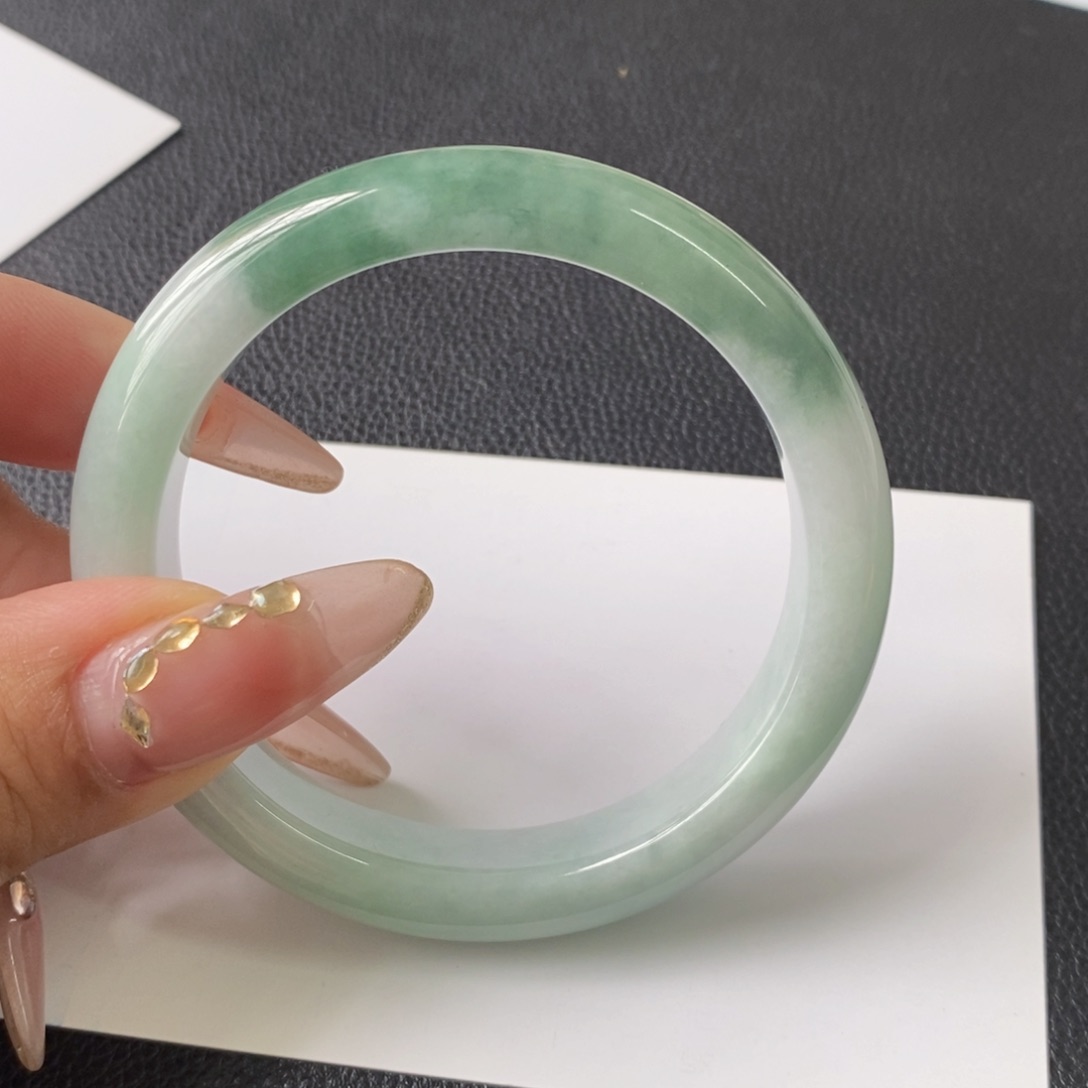 翡翠手镯未镶嵌55-56圈口