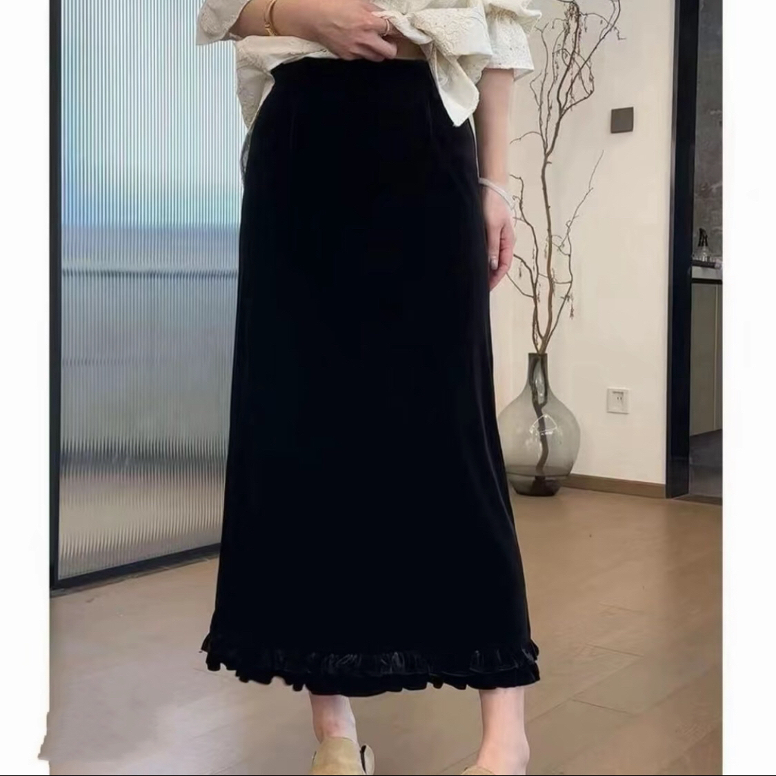 金丝绒木耳花边半身裙女2025秋冬季新款松紧腰中长款黑色直筒裙子