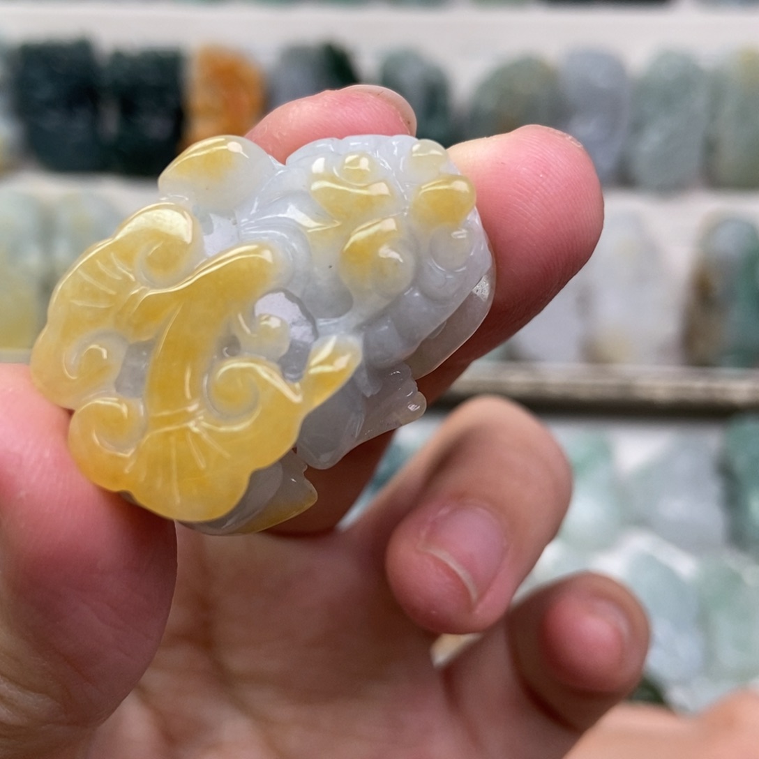 翡翠吊坠(赠链)未镶嵌