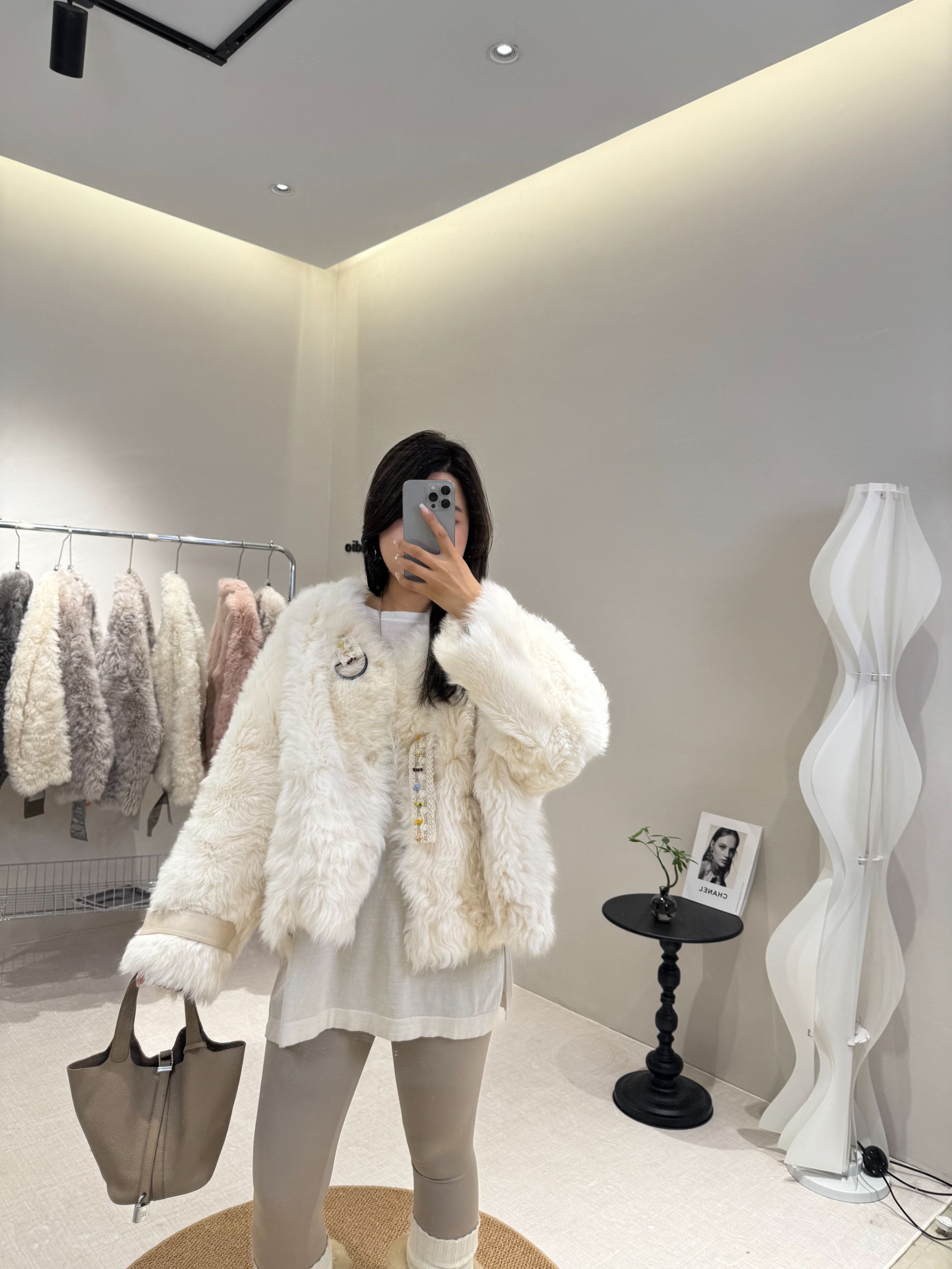 “Sheroye”2025冬季西班牙托斯卡纳皮毛一体V领韩女极简外套26357