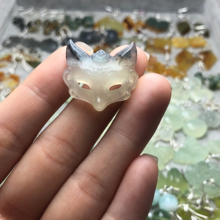 蛇纹石玉颈饰未镶嵌