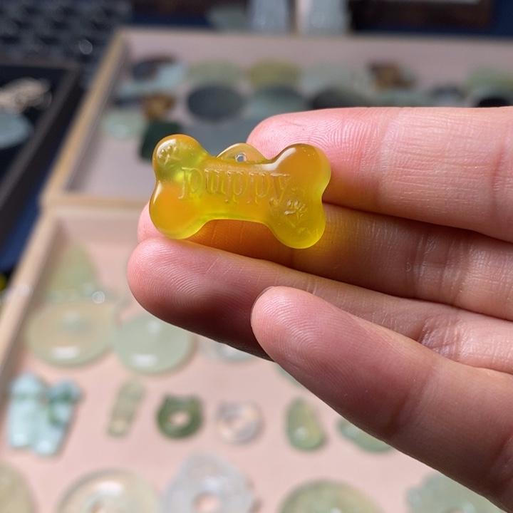 蛇纹石玉颈饰未镶嵌