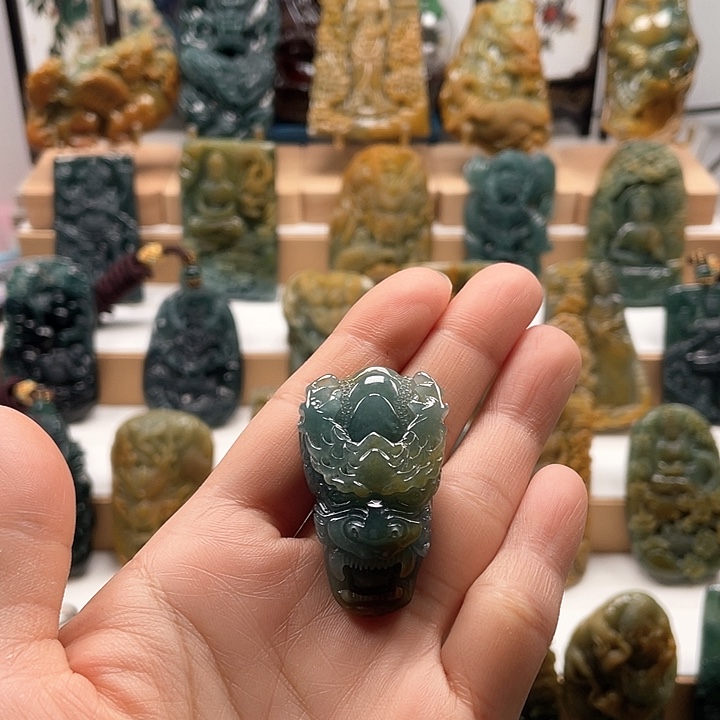 翡翠颈饰未镶嵌天然翡翠A货龙