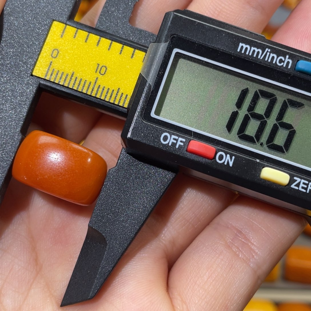 蜜蜡未镶嵌裸石二饼