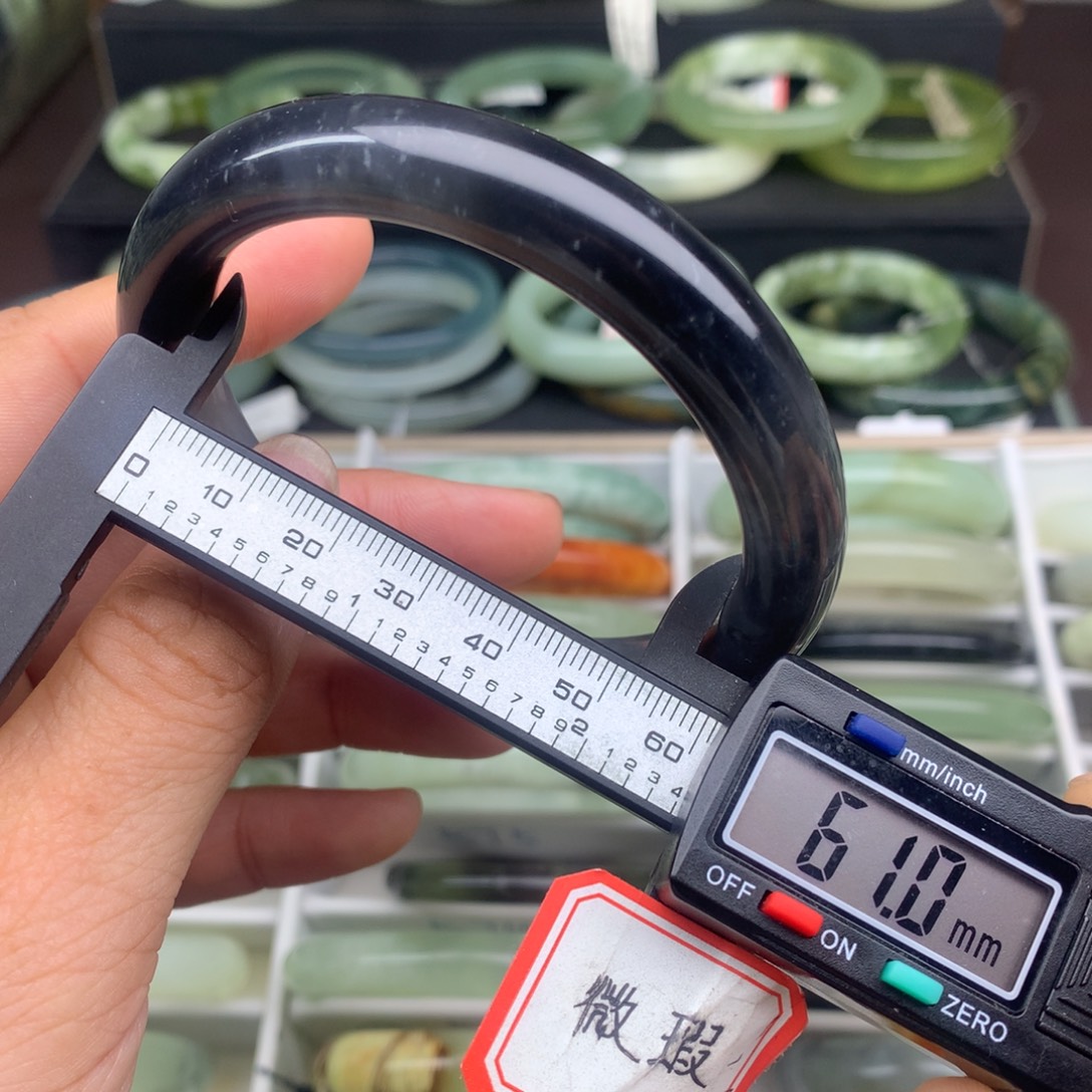蛇纹石玉未镶嵌手镯565