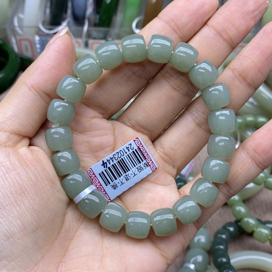 和田玉手串未镶嵌阿****羊卡10